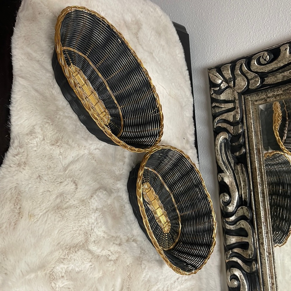 Set of 2 metal baskets